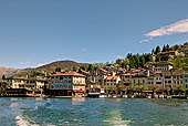 Orta San Giulio. Vista dal motoscafo per l'isola di S. Giulio. 